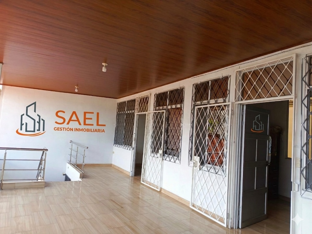 CASA EN CATAMAYO AV.CINCUNVALACION