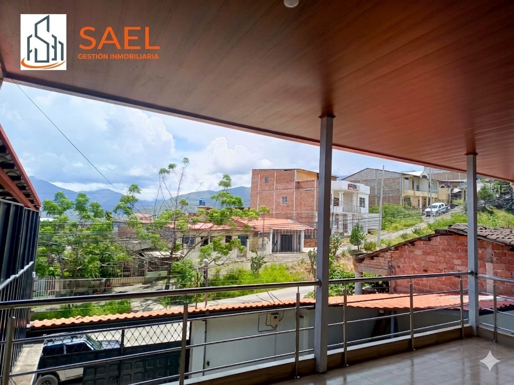 CASA EN CATAMAYO AV.CINCUNVALACION