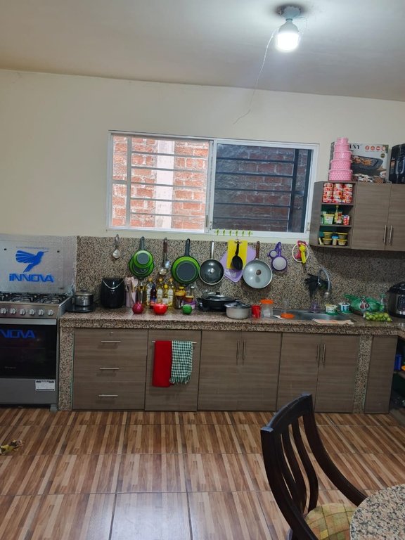 CASA EN VENTA EN CATAMAYO, A 3 CUADRAS DEL PARQUE