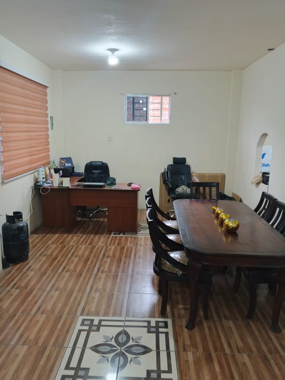 CASA EN VENTA EN CATAMAYO, A 3 CUADRAS DEL PARQUE