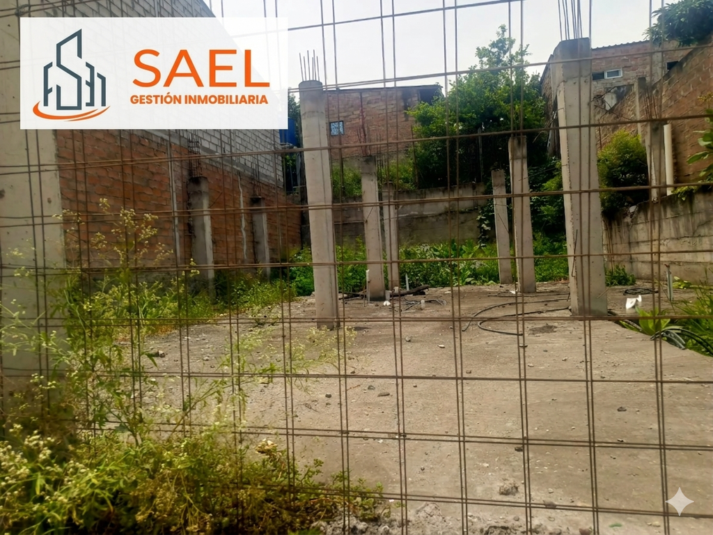 VENTA DE TERRENO CON COLUMNAS