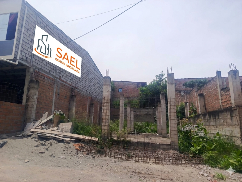 VENTA DE TERRENO CON COLUMNAS